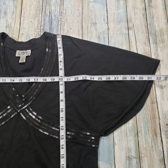 Ann Taylor LOFT Top. - Picture 6 of 13